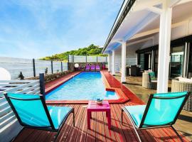 Villa REVE AUSTRAL, classée 3 étoiles, avec piscine et vue sur mer pour 6 personnes, хотел с паркинг в Сен-Пиер