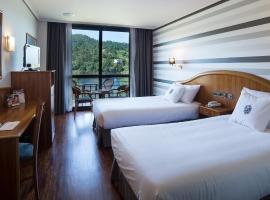 Laias Caldaria hotel y Balneario, ξενοδοχείο με υδρομασάζ σε Laias