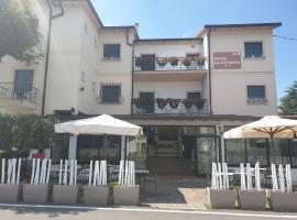 Hotel La Favorita – hotel w mieście Peschiera del Garda