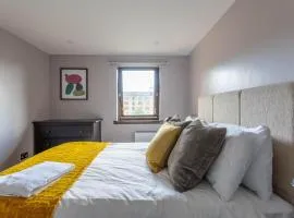Stunning 1 Bed Merchant City Apartment with Parking