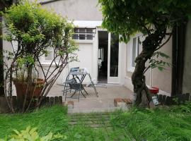 Petit studio hypercentre d'Orléans avec jardin