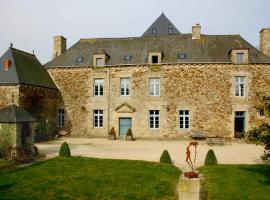 Gîte Le Logis - Manoir le Plessix Madeuc โรงแรมราคาถูกในCorseul