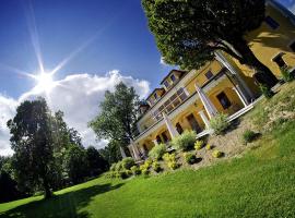 Kastiel Lucivna, hotel din Lučivná