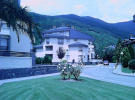 apartamento Valles Blancos 3-6, hotel in Biescas