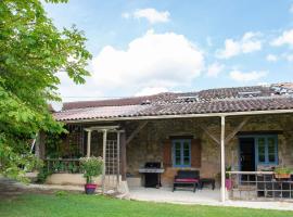 Secluded Holiday Home in Lacapelle-Biron with Swimming Pool: Lacapelle-Biron şehrinde bir otel