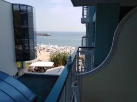 Studio Berlin golden beach