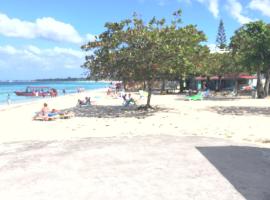 Negril Beach Club Condos, hotel a Negril