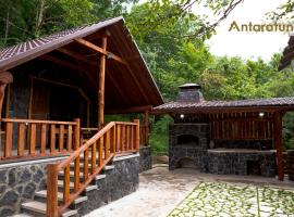 Antaratun Aghveran, hotel v destinaci Arzakan