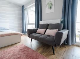 Apartament Alfa with free parking: Poznań, Winiary Fort yakınında bir otel