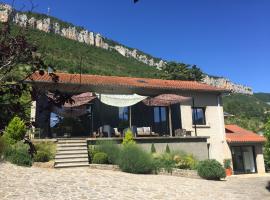 Dans la Pouncho d’Agast, hotel in Millau