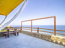 La dolce casa di Luisa - Costa Verde - SUPER VISTA MARE- 400 metri al mare- Pistis FREE WIFI IUNQ0644-Q0646-Q5993-Q0647, hotel di Torre Dei Corsari