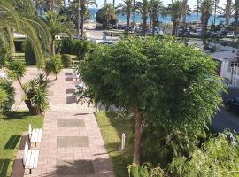 Encantadora vivienda en el paseo mar&iacute;timo de Salou, hotel em Salou