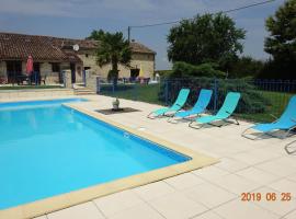 Le Chatenet Gite, hotel in Limalonges