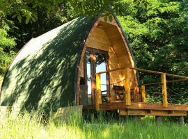 Glamping Jezero, луксозен къмпинг в Чачак