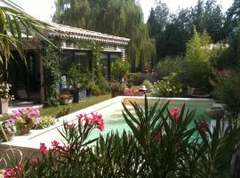 Le Clos Martin, hotelli kohteessa Eyragues