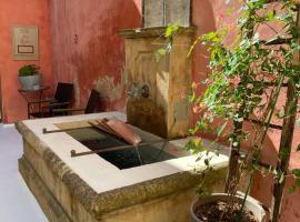 B&B Villa des Muses, hotel v destinaci La Roque-dʼAnthéron