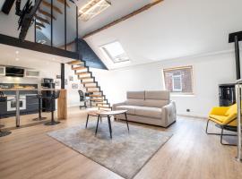 Magnifique Loft , Proche Métro Lille, hôtel à Croix