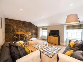 City Centre, Newly Refurbished Stylish Apartment