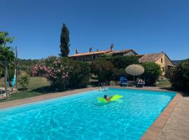 Argilaia - Country House in Saturnia with Pool, hotel con parking en Saturnia