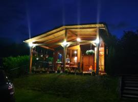 Holiday Home Dragon, hotel din Visoko