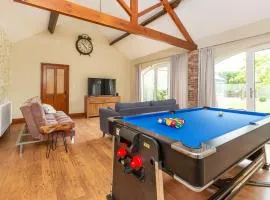 Creamery Cottage with Games room and Free Parking