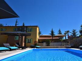 Letorina rooms and apartments with pool โรงแรมในมาทุลยี