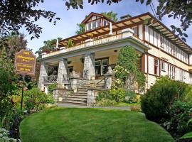 Abbeymoore Manor, hotel near Craigdarroch Castle, Victoria