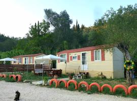St.Nicholas Ranch Corfu, kamp sa luksuznim šatorima u gradu Benitses