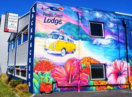 Pacific Coast Lodge and Backpackers, hotel in Mount Maunganui