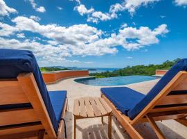 Ocean-View Villa Above Potrero Overlooking Two Bays, hotel em Guanacaste