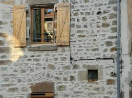 Maison de bourg, apartment in Vic-le-Comte