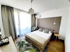 Adriano pe plaja Belona