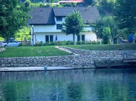 Villa Unski Smaragd, casă de vacanță din Donje Lohovo