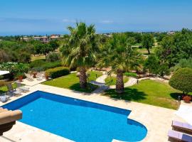 4 bedroom Villa Lofou with private pool and sea views, Aphrodite Hills Resort, golf hotel in Kouklia