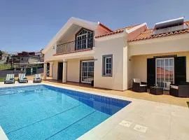 Casa Mes Amis by LovelyStay