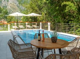 Square Point Apartments, four-star hotel in Kotor