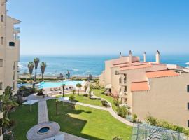 Sea Front Family Apartment, hotel in Parede