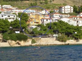 AGA beach suites, hotel with parking in Omiš