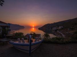 Niriides Hotel Apartments, aparthotel en Symi