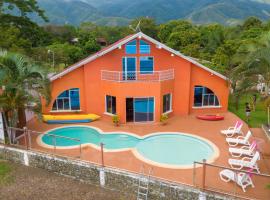 Chalet Castillo, lodge in El Estor