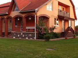 Timi Kulcsosház, hotel in Lăzarea