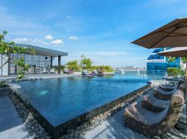 De Botan Srinakarin Hotel & Residence, hotelli Bangkokissa lähellä maamerkkiä Srinakarinin yömarkkinat