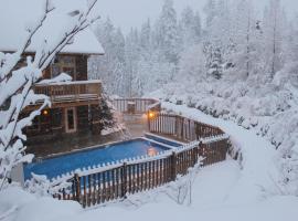 Timberline Lodges by Fernie Lodging Co, hotel malapit sa White Pass Quad, Fernie