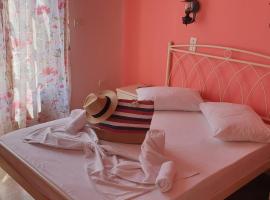 Ilios Apartments, hotell i Poros