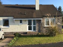 Lavender Cottage with Parking and Beautiful Views, hótel í Carsphairn