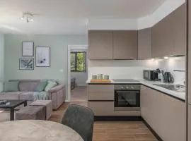 JUST RENOVATED stylish 2 bedrooms apartment only a few steps from the beach!