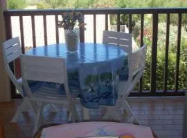 F2 - Front de Mer - Les Pieds Dans l'Eau - Appartement Situé à Saint-Cyprien Plage Sud - 30M Mer et Plage - et Non 500M- Avec Une Belle Vue sur Mer Depuis la Terrasse - Piscine - Parking Privatif - 4 Personnes