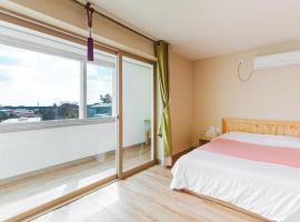Jeju Pine Beach Pension, hotel v destinaci Sogüpcho