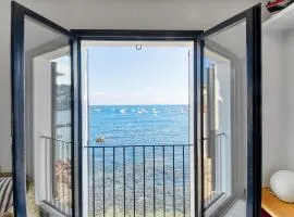 Exclusive front line apartment