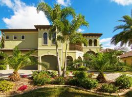Tropical waterfront paradise with gulf access, heated infinity pool and spa - Villa Southern Shores, heilsulindarhótel í Cape Coral
